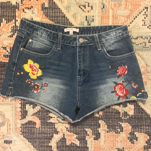 Blu Pepper Boho Floral Embroidered Jean Shorts 32” - Picture 2 of 5